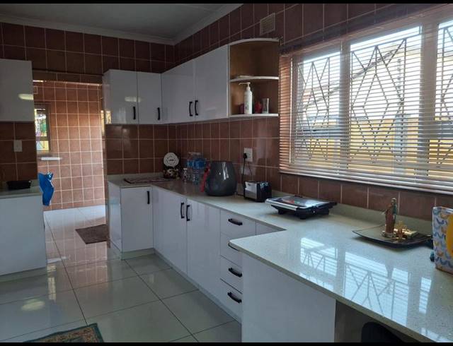 6 BEDROOM HOUSE FOR SALE IN BRACKENHAM